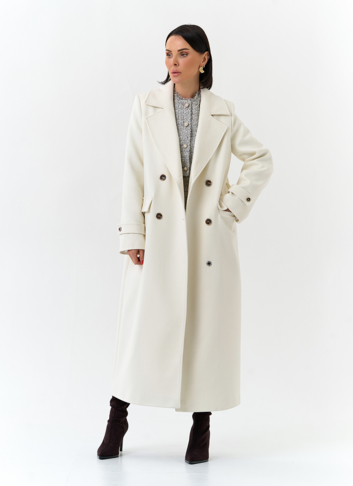 Женское пальто белого цвета