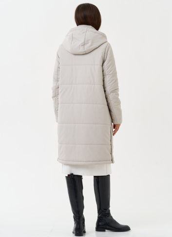 Светлый пуховик из эко кожи 