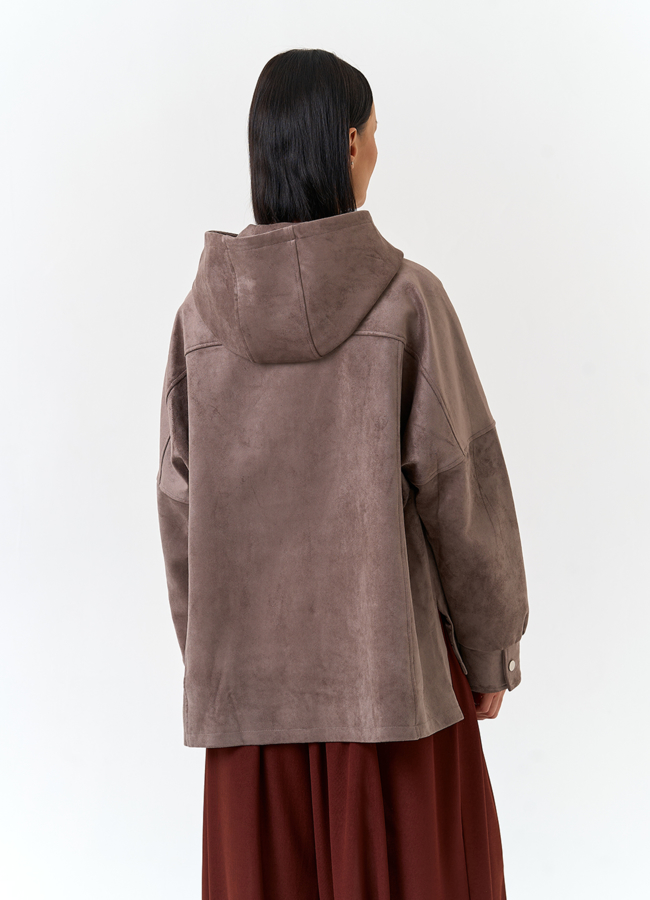 Женская куртка из эко замши с капюшоном модель № 32880 в рассрочку