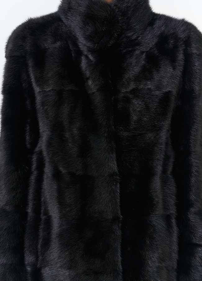 Укороченная норковая шуба с воротником стойкой черного цвета  модель № 25395 универмаг малина