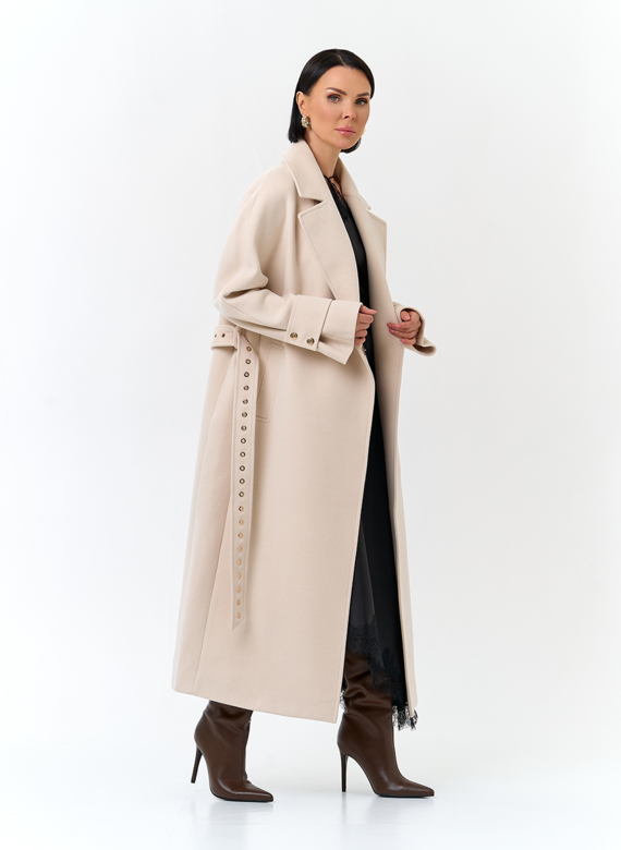 Женское пальто с акцентным поясом