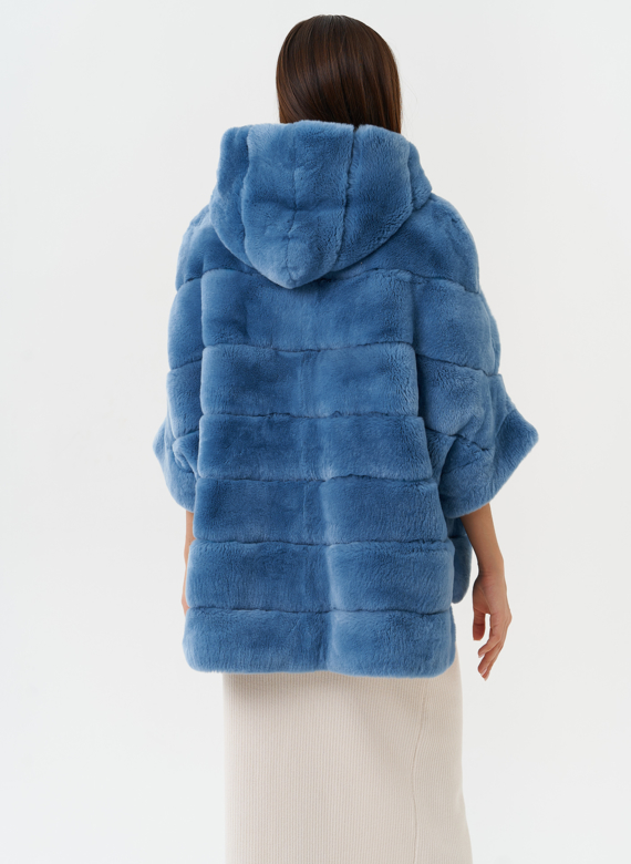 Короткая шуба из меха кролика с капюшоном