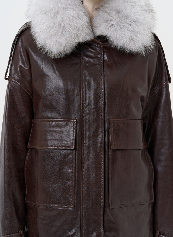 Короткий пуховик из натуральной кожи