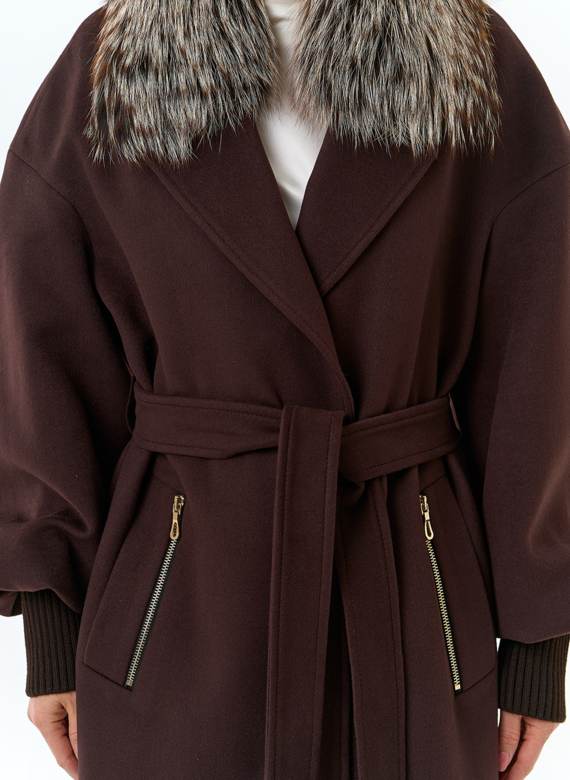 Женское длинное пальто с отделкой из меха лисы