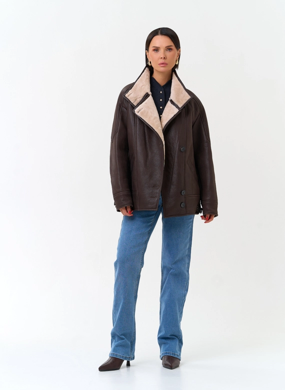 Женская дубленка из натурального меха с воротником стойкой фото