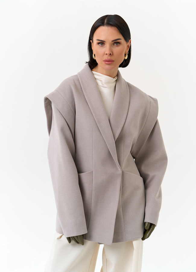 Женское укороченное пальто с акцентными плечами модель № 32853 меха малина