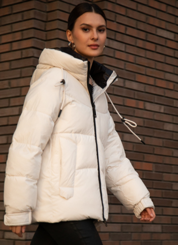Женский пуховик с капюшоном 