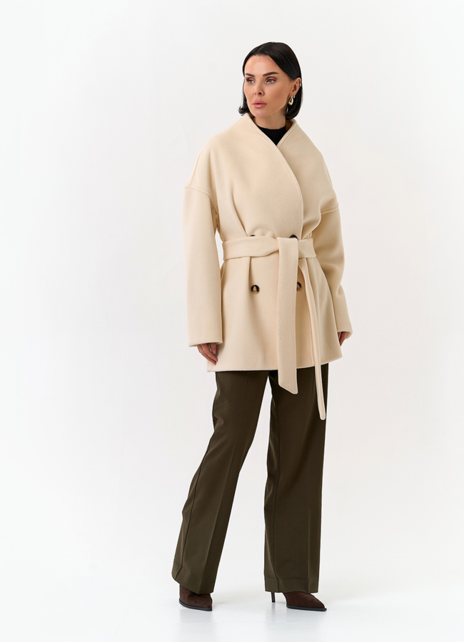 Светлое укороченное пальто с поясом модель № 32814 универмаг малина