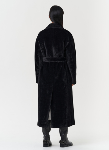 Утепленное пальто из эко меха