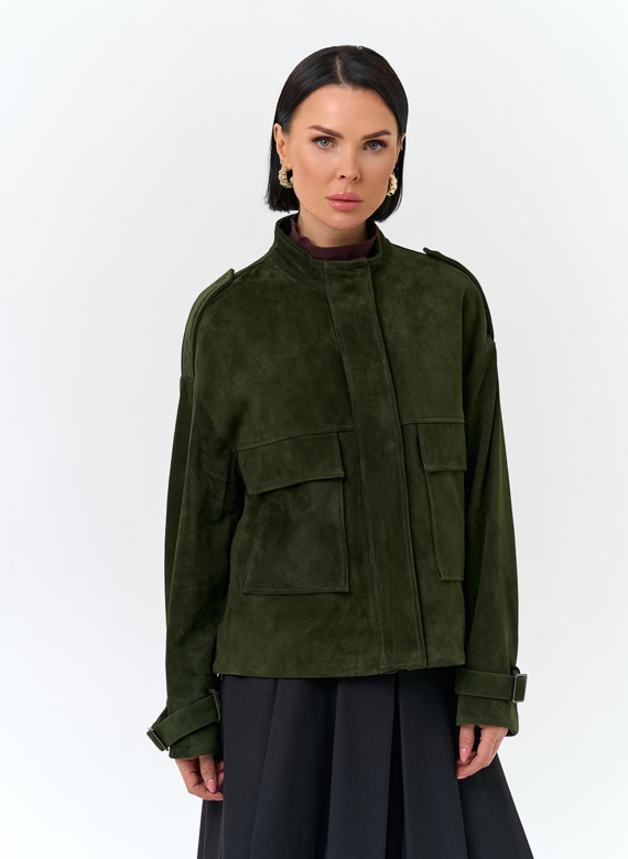 Женская куртка из натуральной замши зеленого цвета