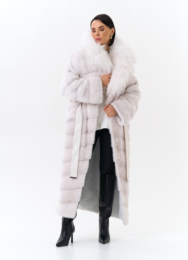 Белая шуба из меха норки с капюшоном из меха енота модель № 31714 универмаг малина