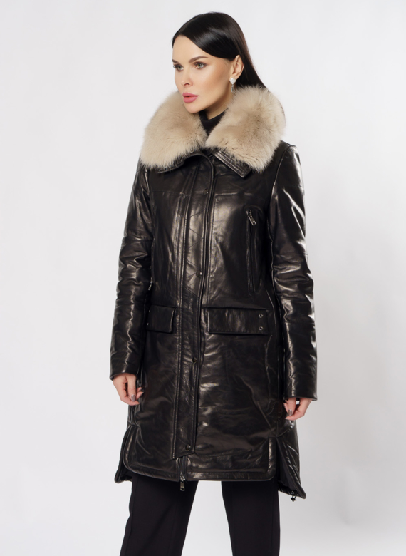 Пуховик из натуральной кожи на молнии черного цвета