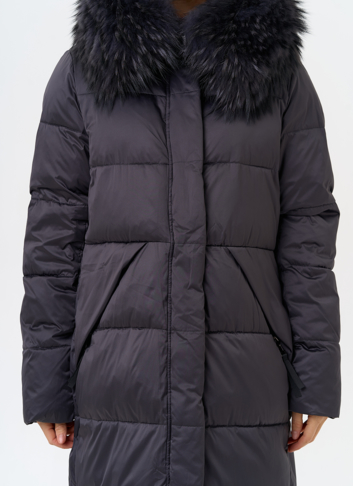 Женский пуховик с капюшоном из меха чернобурки