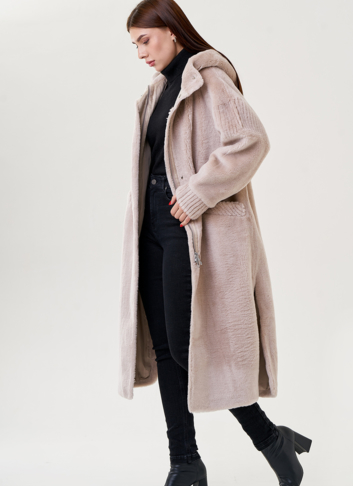 Длинное пальто из эко меха