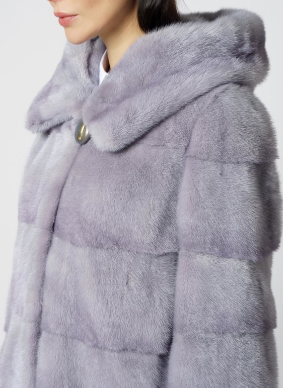 Шуба из норки с капюшоном и кулиской голубого цвета