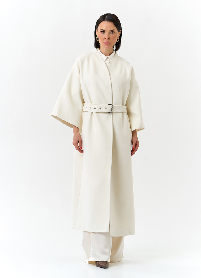 Женское пальто белого цвета модель № 32642 меха малина