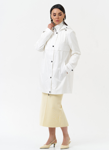 Плащ женский белого цвета