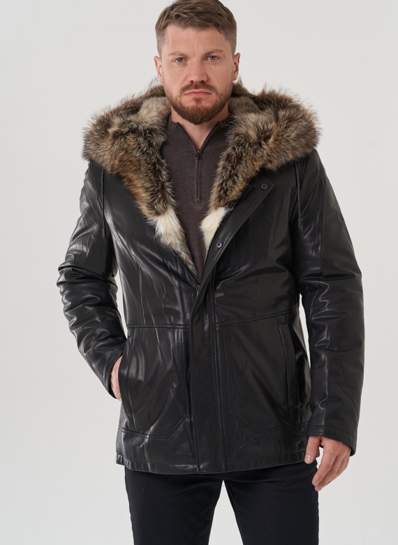 Мужская куртка с капюшоном на мехе из волка