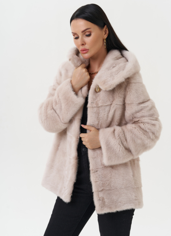 Светлая норковая шуба с капюшоном