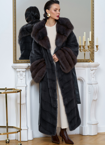 Длинная шуба из меха норки с отделкой из меха куницы