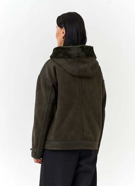 Женская дубленка из эко замши с капюшоном