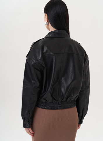 Куртка "бомбер" черного цвета из эко кожи