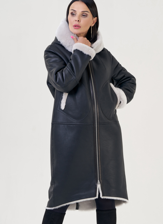 Двухсторонняя женская дубленка с капюшоном